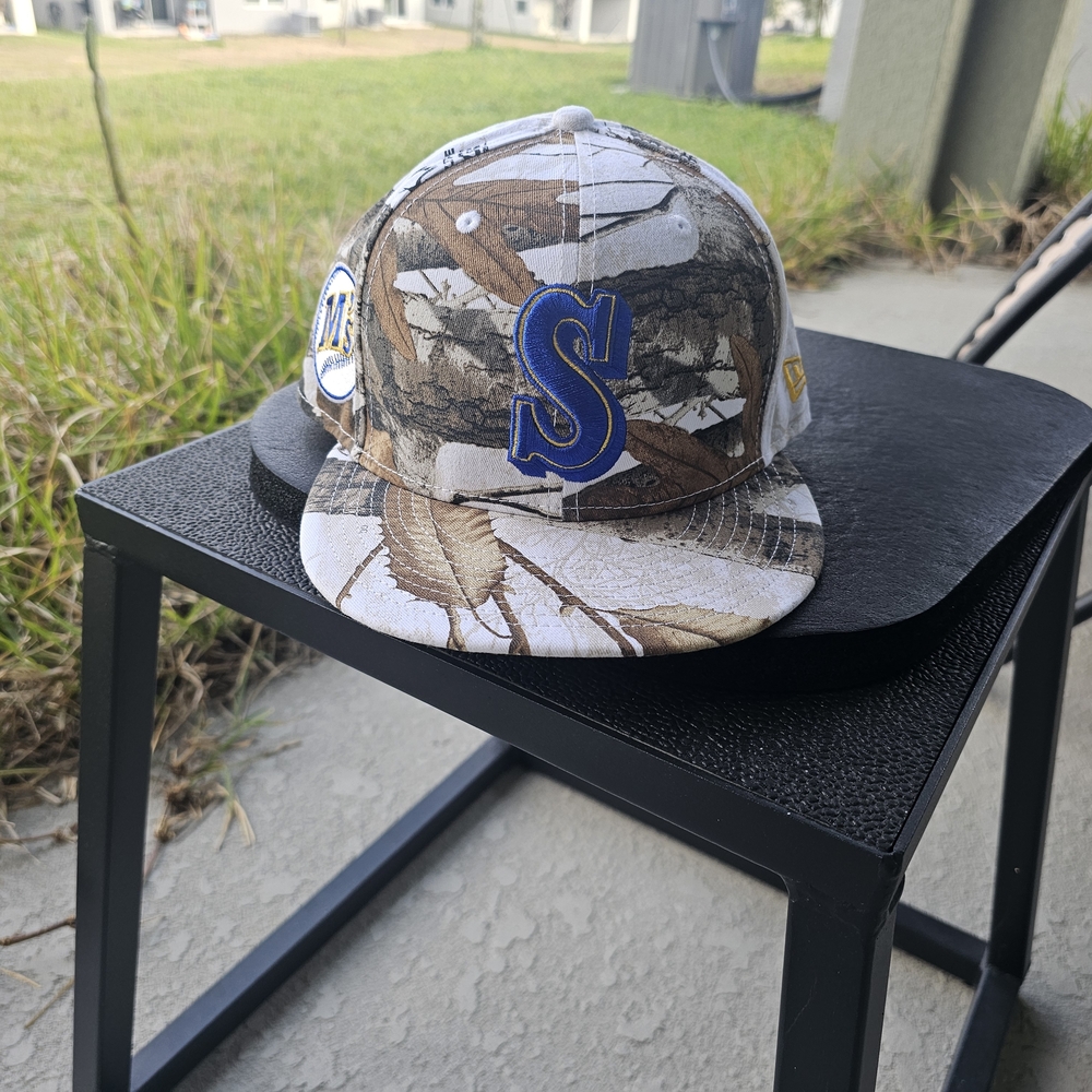 Size 7 3/8 -RareVersion NewEra Realtree MLB Mariners Arctic Snow Camo Fitted Hat